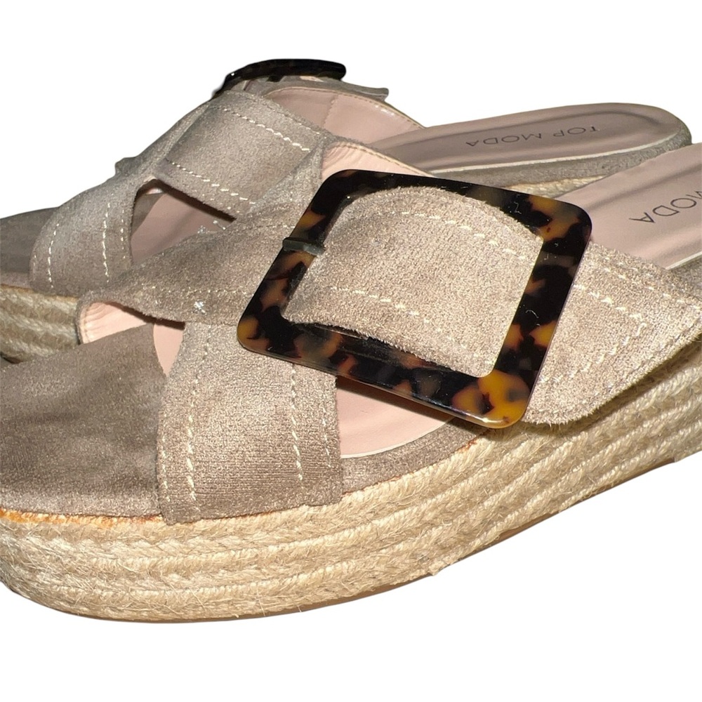 TOP Moda Women’s Tan Slip On Wedge Shoes Size 7.5 Buckle Platform Suede Sandals